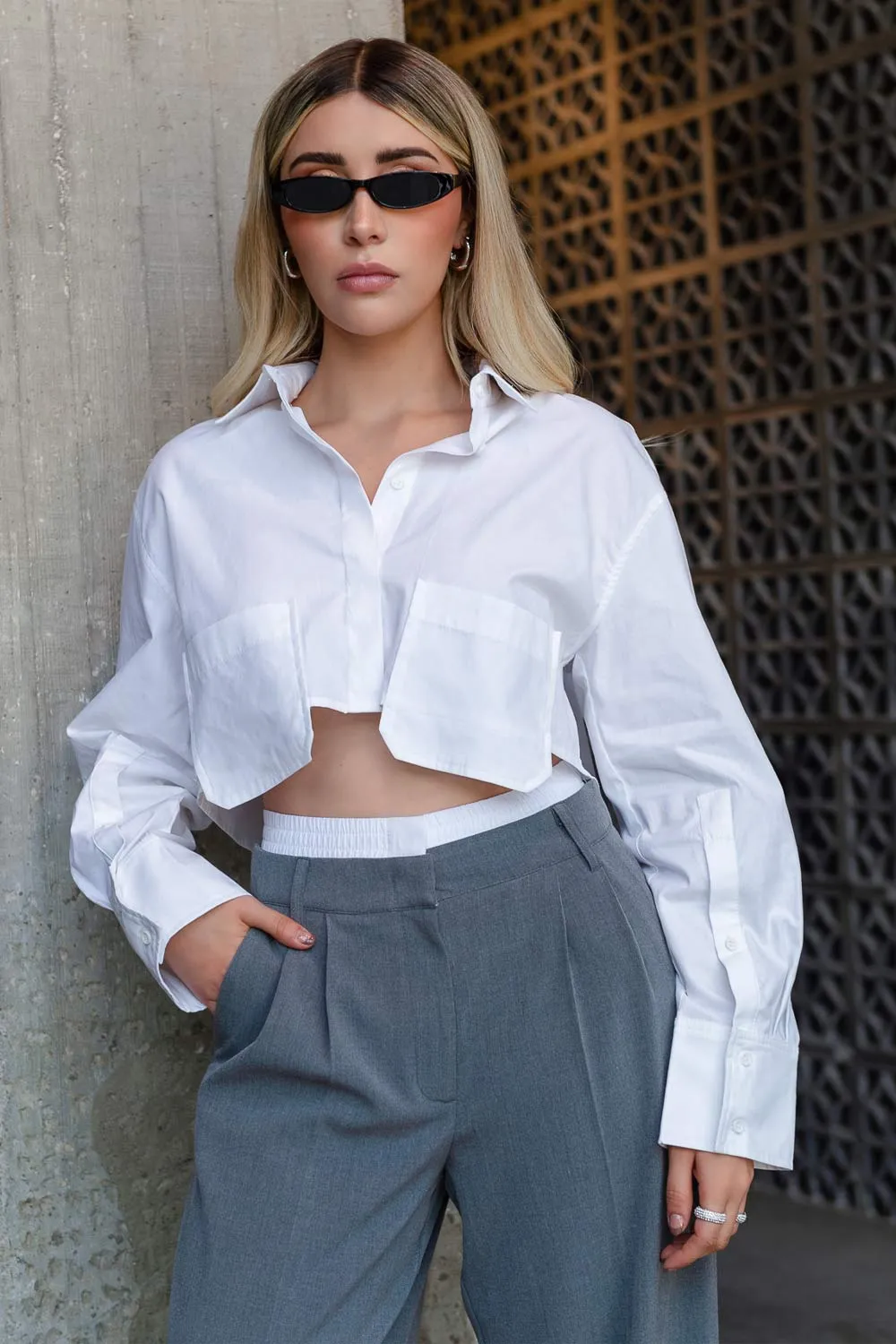 Camisa cropped manga larga con bolsillos