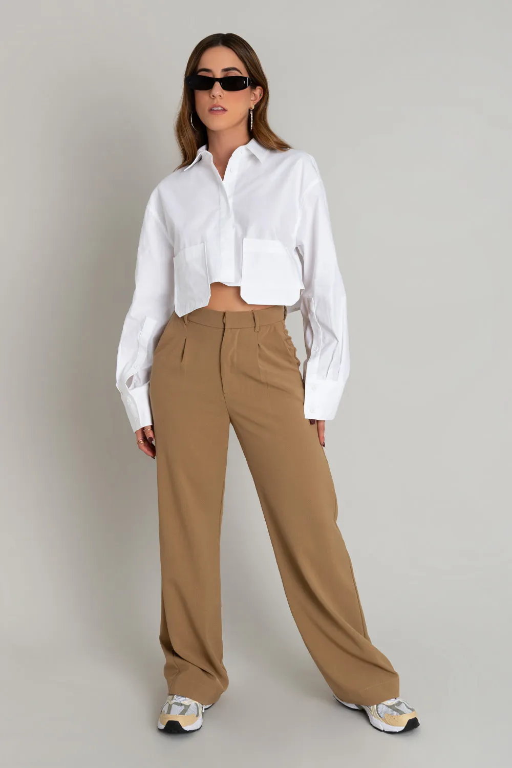 Camisa cropped manga larga con bolsillos