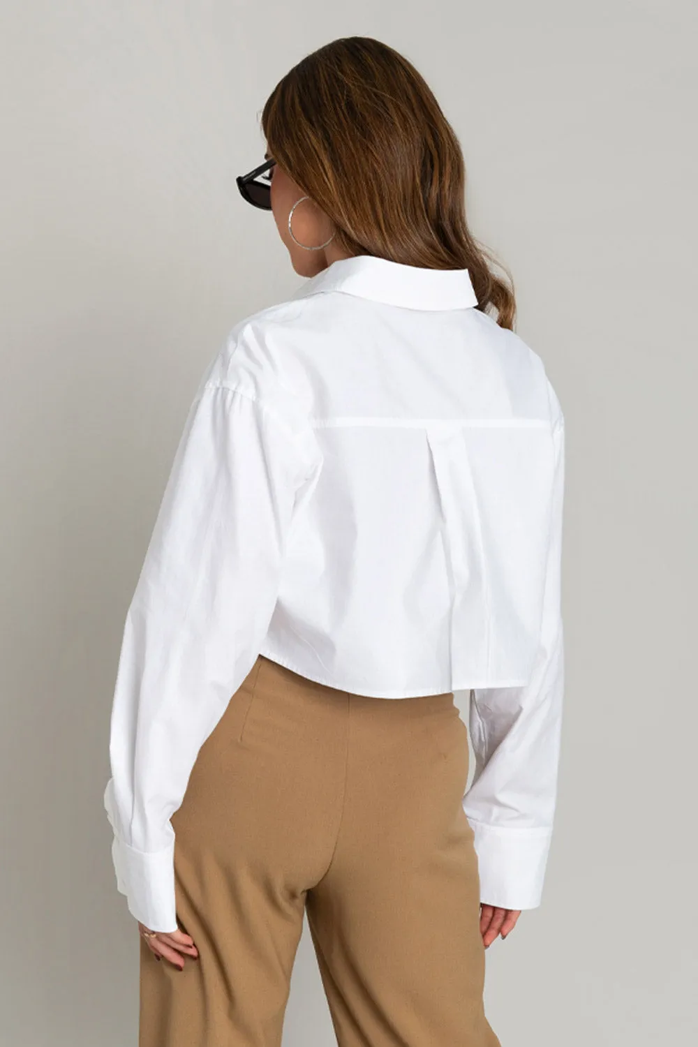 Camisa cropped manga larga con bolsillos