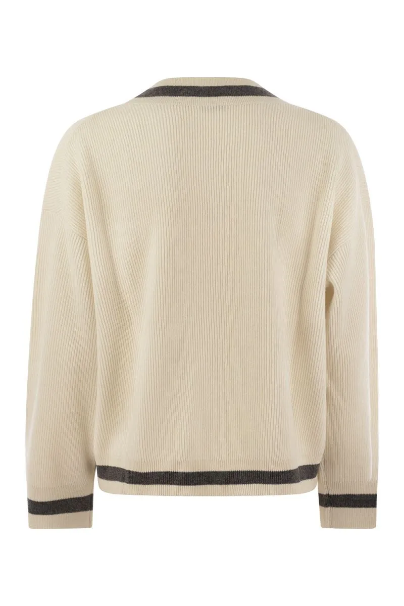 CASHMERE V-NECKED SWEATER