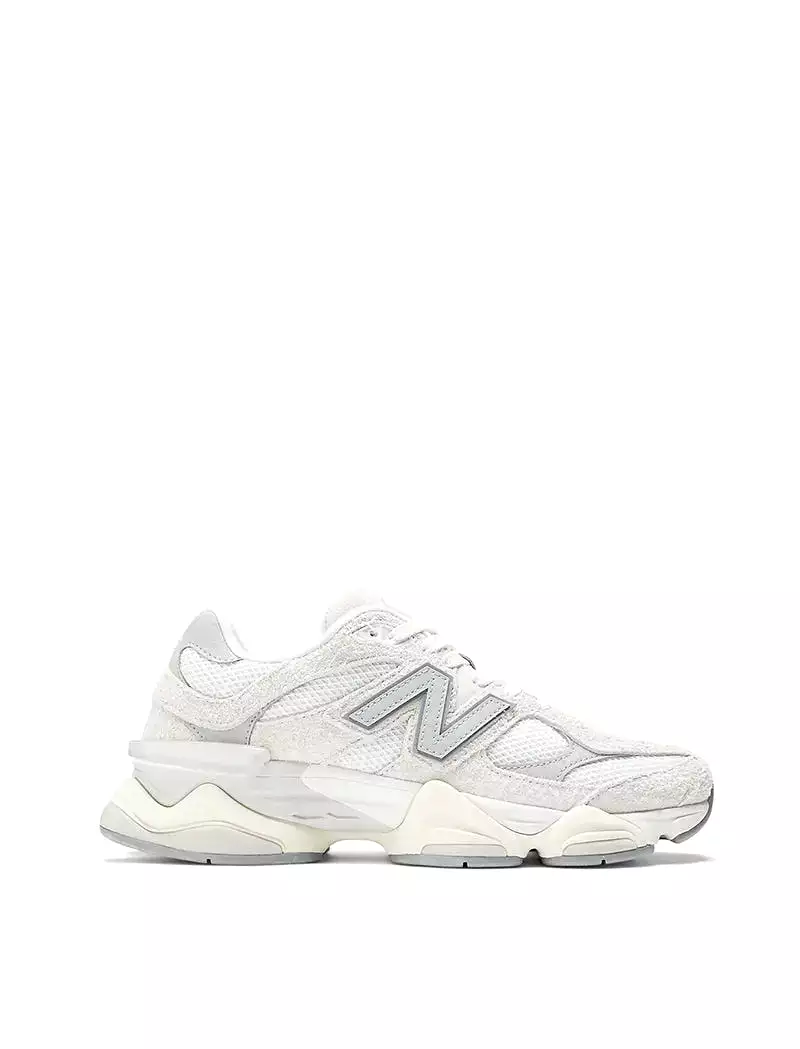 New Balance 9060 Trainers Sea Salt / Rain Cloud