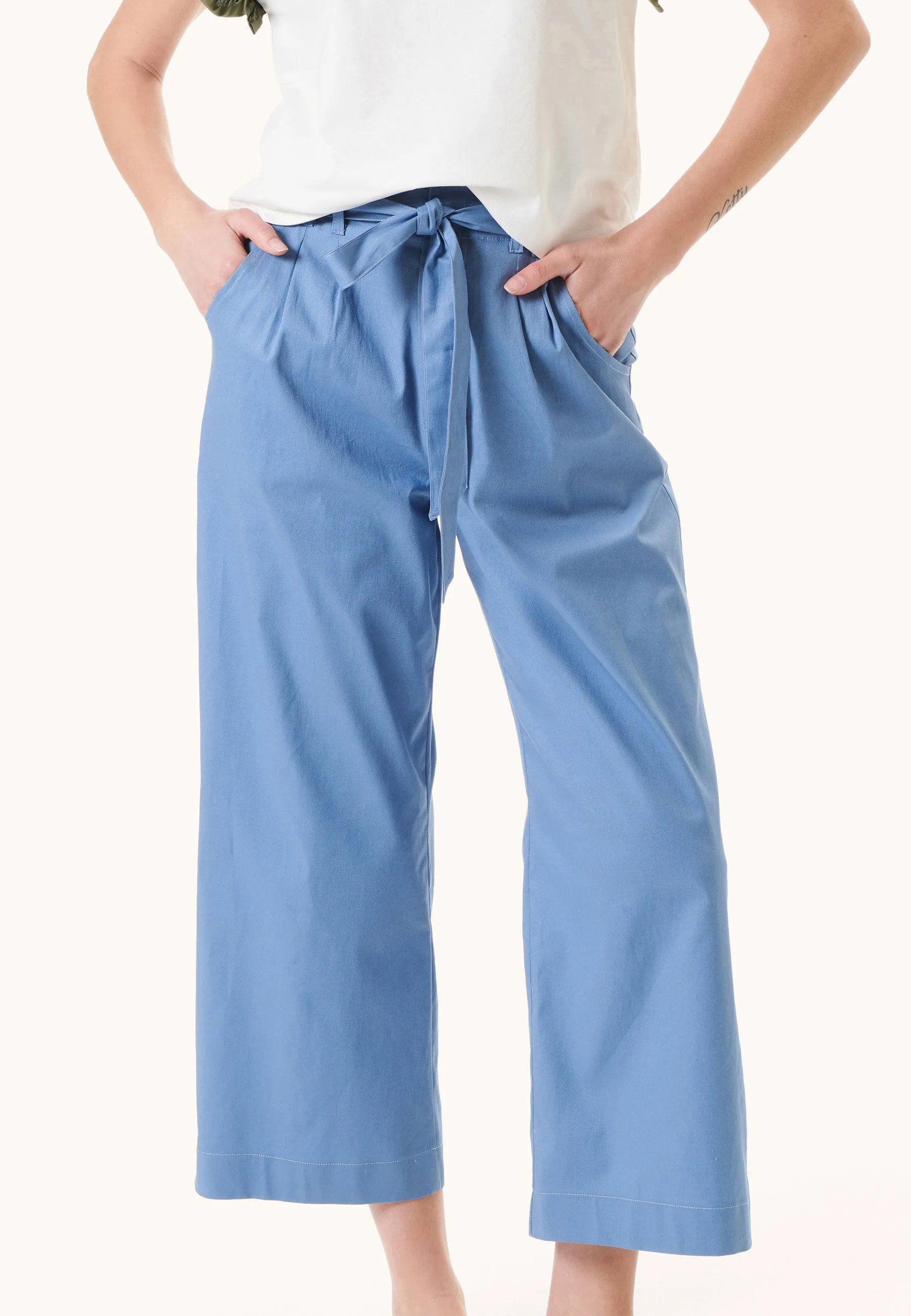 Pantalone cropped con vita arricciata